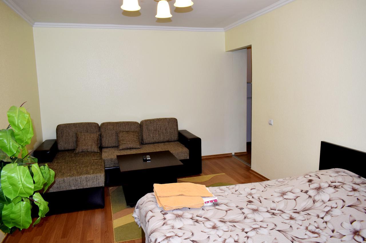 Apartment On Krushelnitskoy 73 รีฟเน ภายนอก รูปภาพ